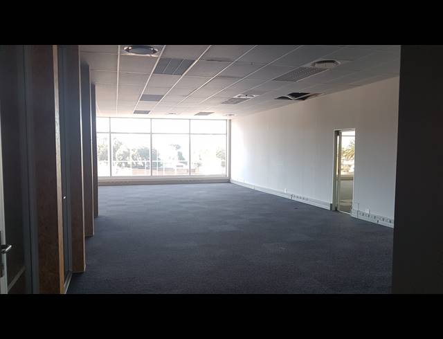 1,004M² OFFICE TO LET IN TYGER VALLEY